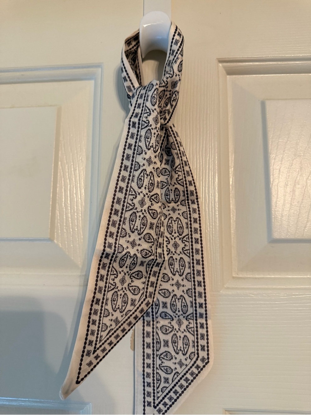 Black and Cream Paisley Scarf Twilly